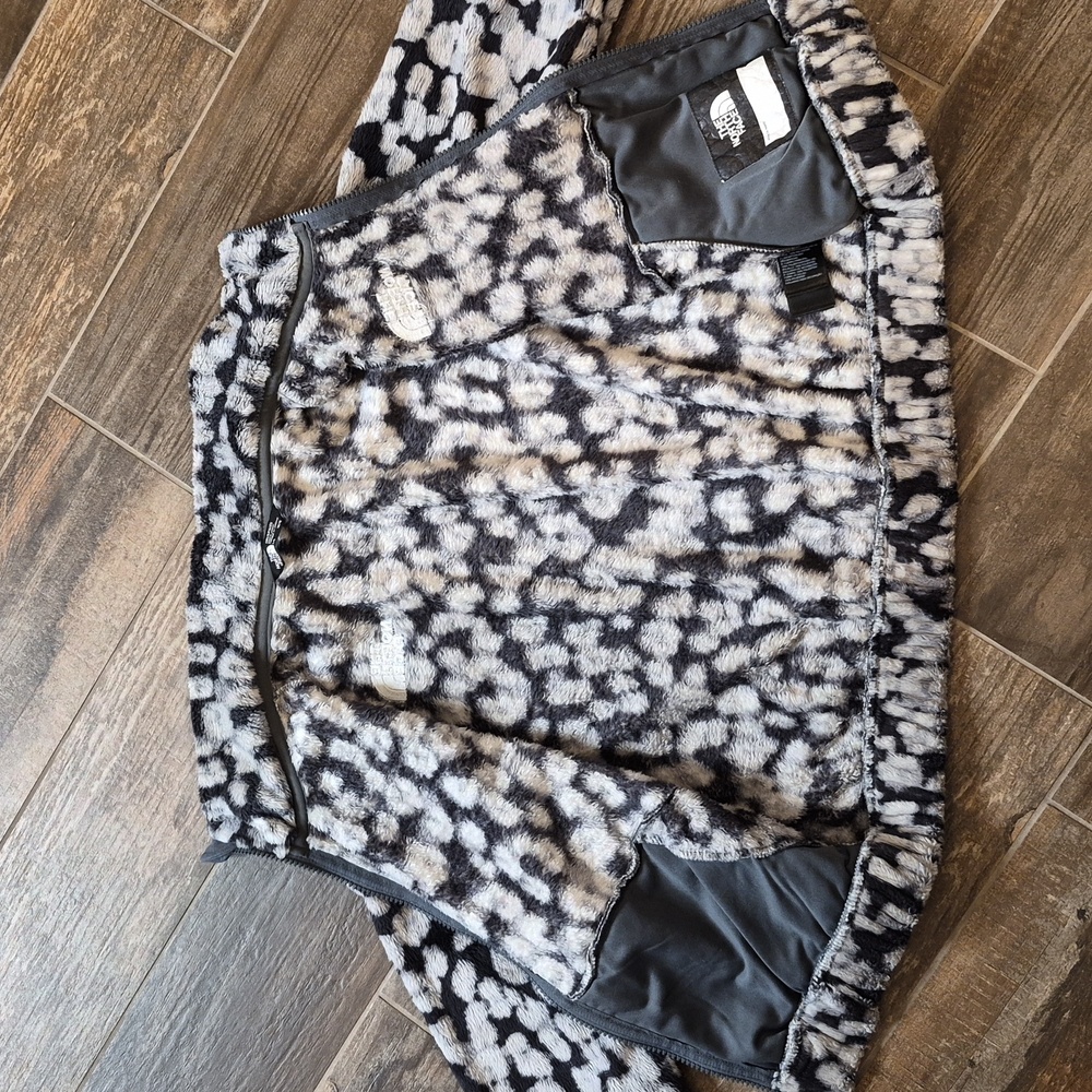 The North Face Girl's Printed Osolita Full Zip Jacket in Vanadis Leopard Print - Picture 6 of 11